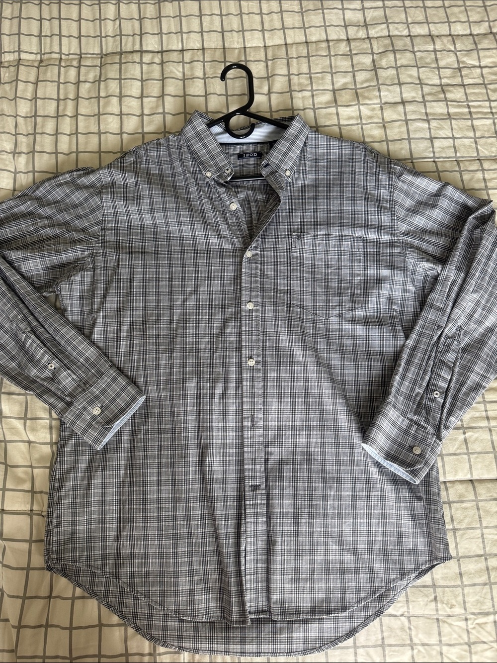 Izod Men’s Gray Plaid Button-Down Shirt